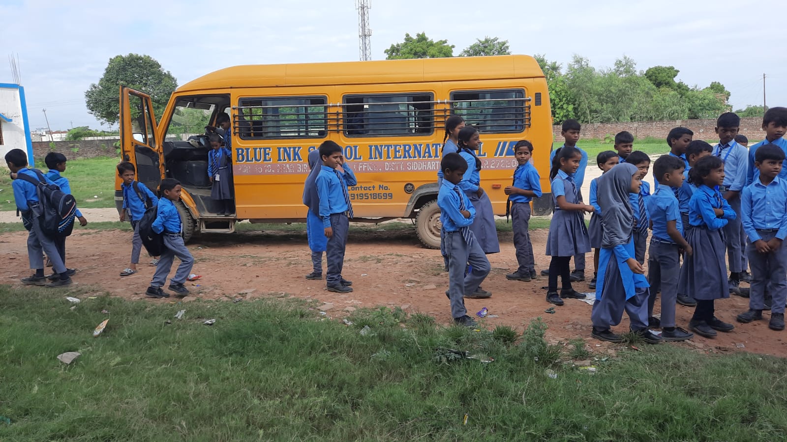 Students getting of bus